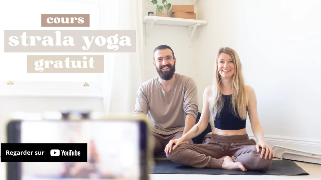 Vignette YouTube d'un cours en ligne de Strala Yoga pour la souplesse, montrant deux professeurs assis en tailleur et regardant la caméra